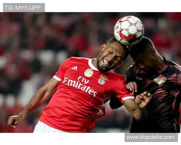 中外足球明星身材对比分析探讨体型差异与运动表现的关系