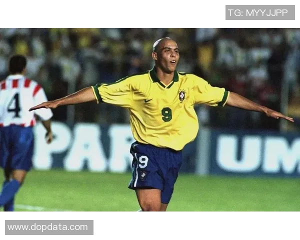 18号球衣足球明星的传奇故事与辉煌成就解析