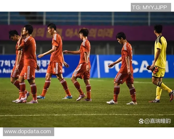 国安足球比赛激战正酣球迷热情高涨期待精彩瞬间