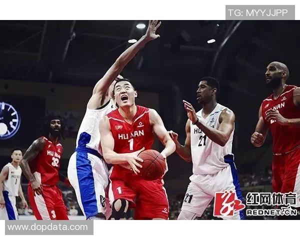 杨强的篮球人生深度对话探索他在球场与人生的精彩瞬间与成长历程