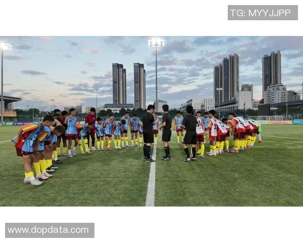 足球陪训助力青少年成长提升技战术水平与团队合作精神